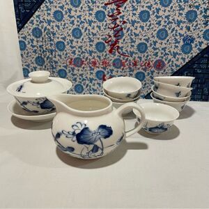 Chinese porcelain cobalt blue floral camellia gaiwan tea set of 12